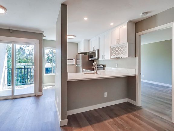3rd image of 7502 Parkway Dr Unit 304