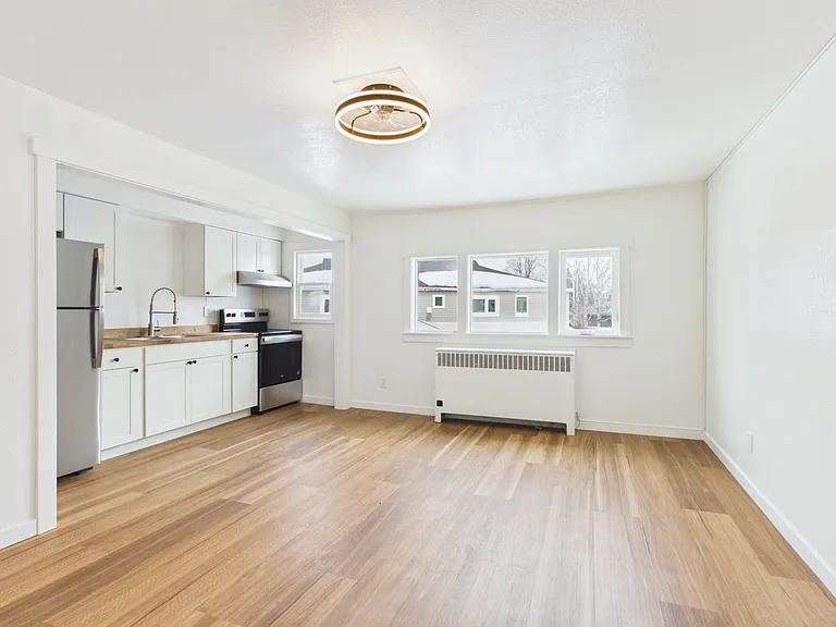 926 Gilmore St #B — Photo 3