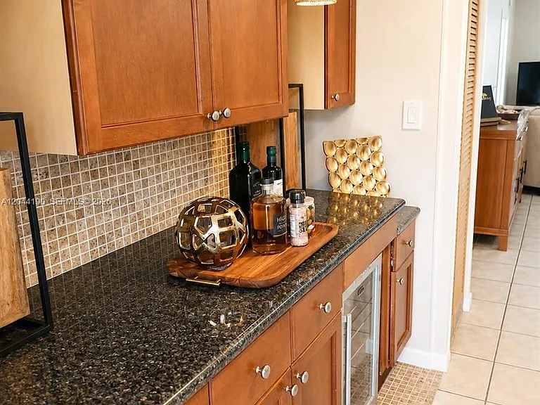 2821 Somerset Dr #312 — Photo 8