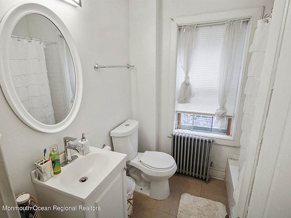 4th image of 258 Clay St