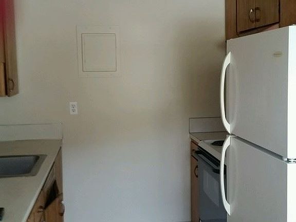 3rd image of 1806 E 4th Plain Blvd APT 4