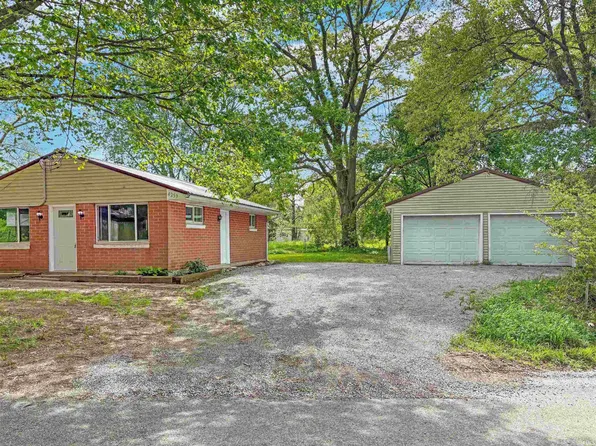 4253 S Lakeshore Dr, Mentone, IN 46539