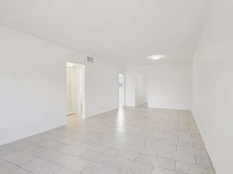 Parkcrest Apartments — Photo 21