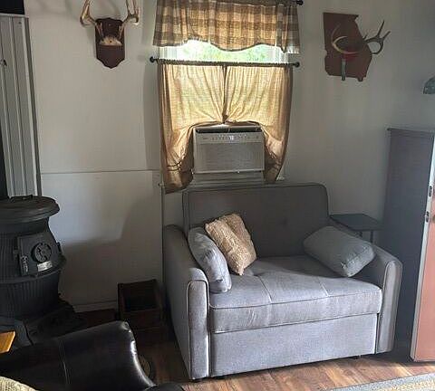 5th image of 222 Larue Ln