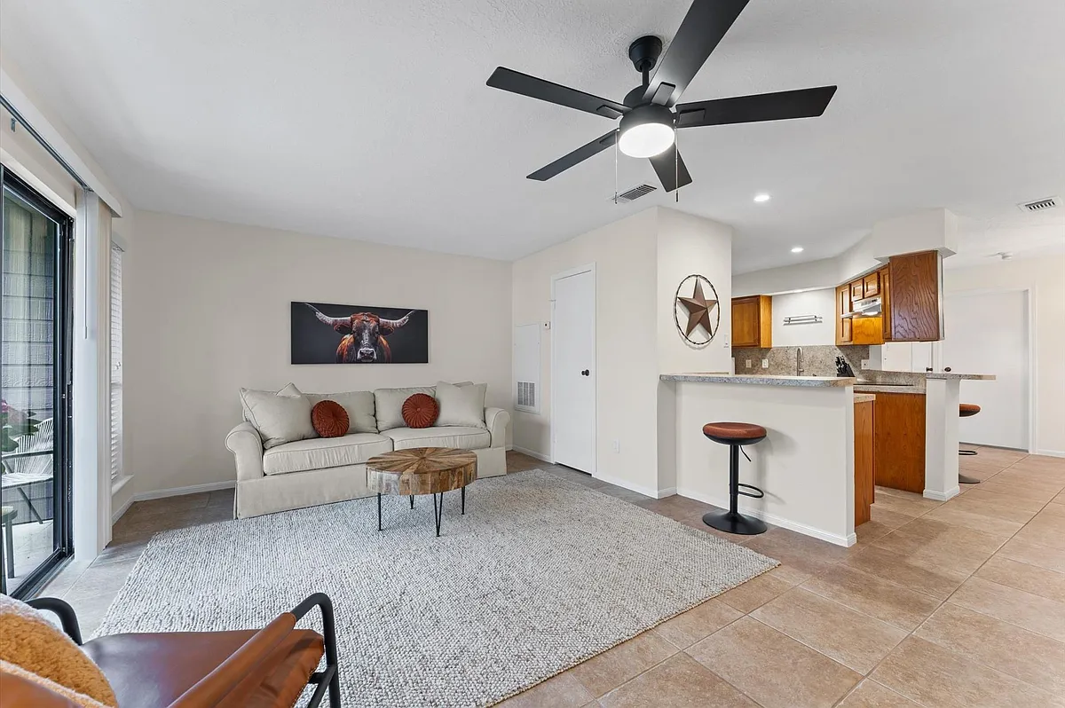 Building Photo - 12755 Mill Ridge Dr #402