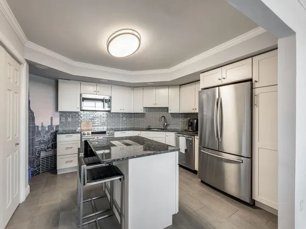 2110 Harmon Cove Tower image 6 of 50