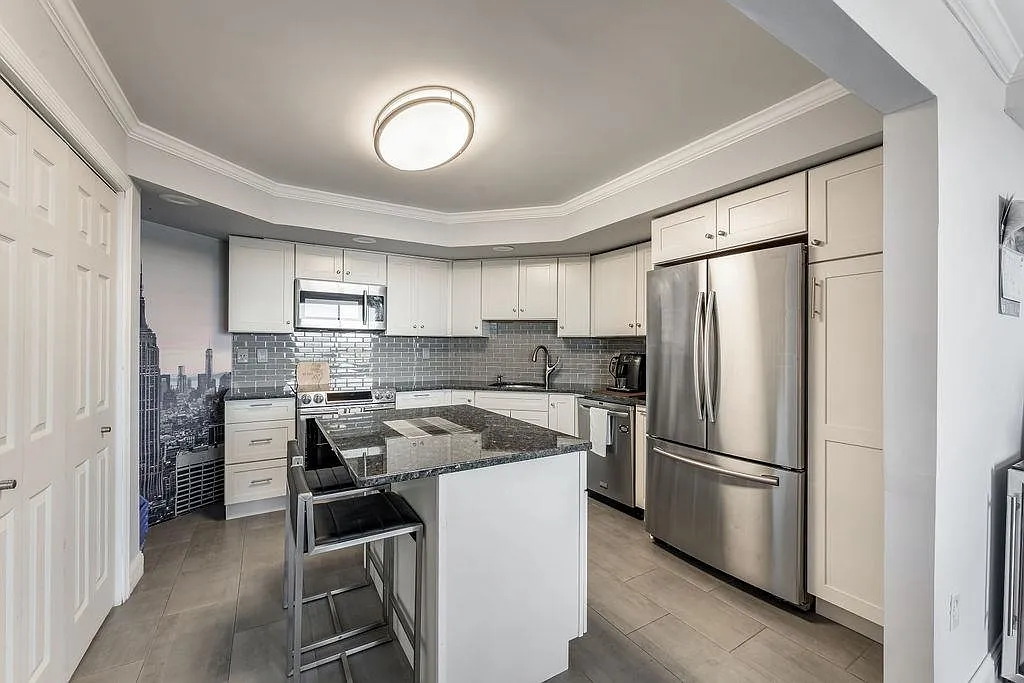 Building Photo - 2110 Harmon Cove Tower #2110