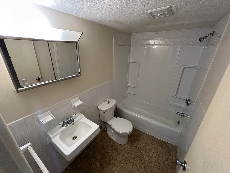 550 Beverage Hill Ave #5 — Photo 6