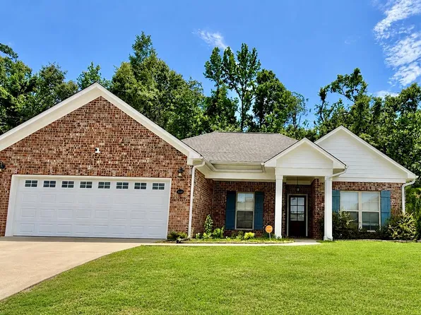 1049 Pebble Creek Dr, Oxford, MS 38655