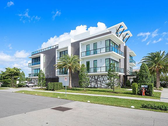 4th image of 344 Venetian Drive #101