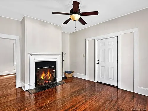 283 N Main St Photo 1