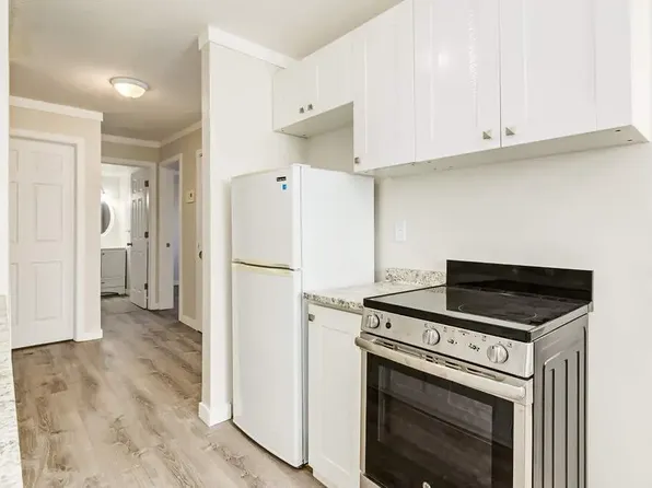 Kelly Apartments, 10150 153rd St NW, Edmonton, AB T5P 2B4