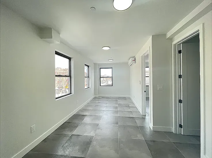 237 Utica Ave #4R