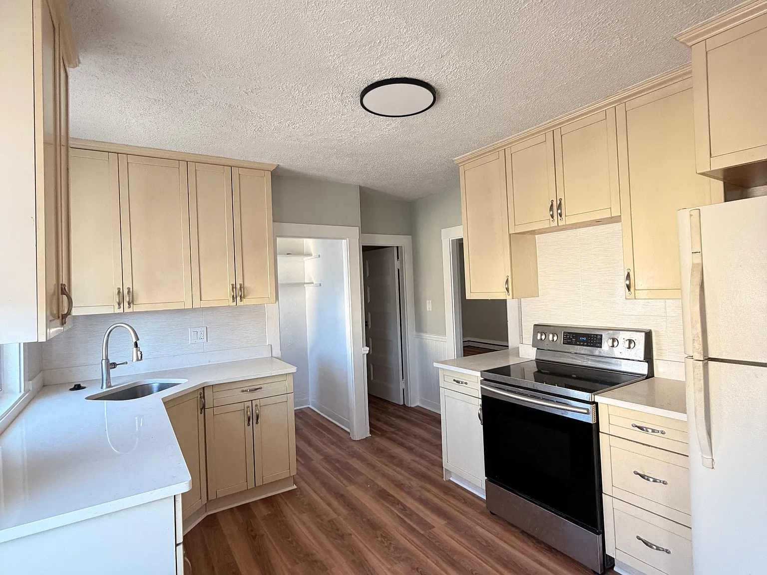 3 bed, $3,300 — Photo 2