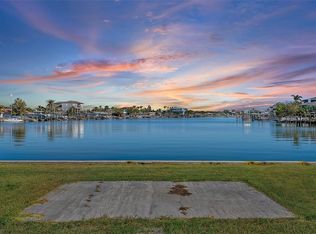 17163 2nd St E, North Redington Beach, FL 33708