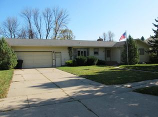 2909 Walnut St, Grand Forks, ND 58201