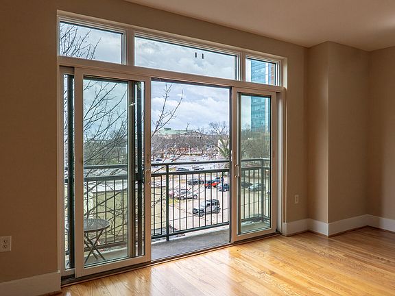 4th image of 444 Blount St #328