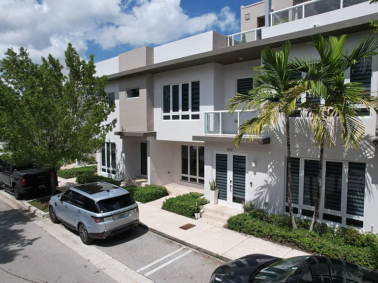 6461 NW 103rd Psge — Photo 4