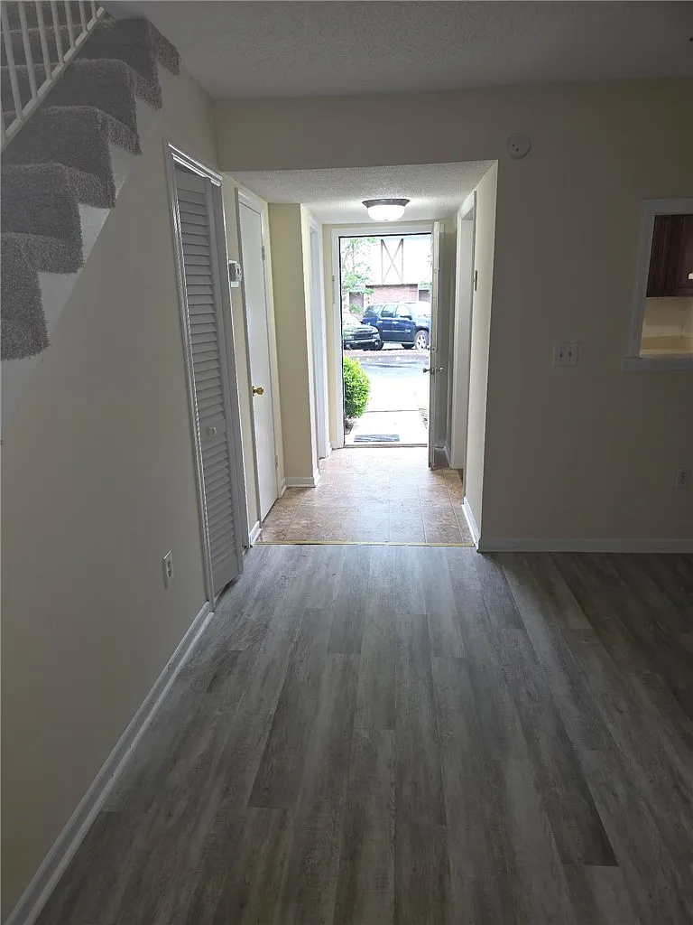 2 bed, 1.5 bath, $1,150 — Photo 3