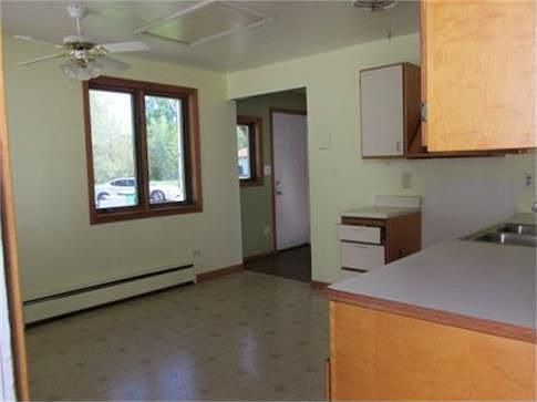 3rd image of 517 W Hawthorne Dr