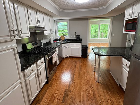 4th image of 1304 College Heights Rd