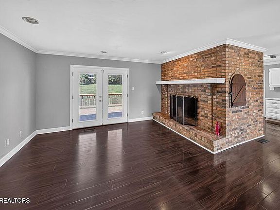 5th image of 1221 Southbreeze Cir