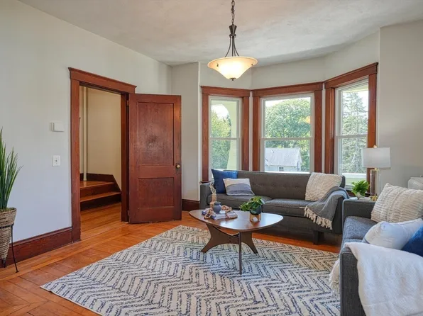 42 Baker Ave, Lexington, MA 02421