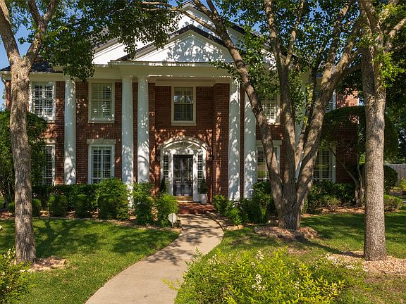 5th image of 585 Oak Hill Dr
