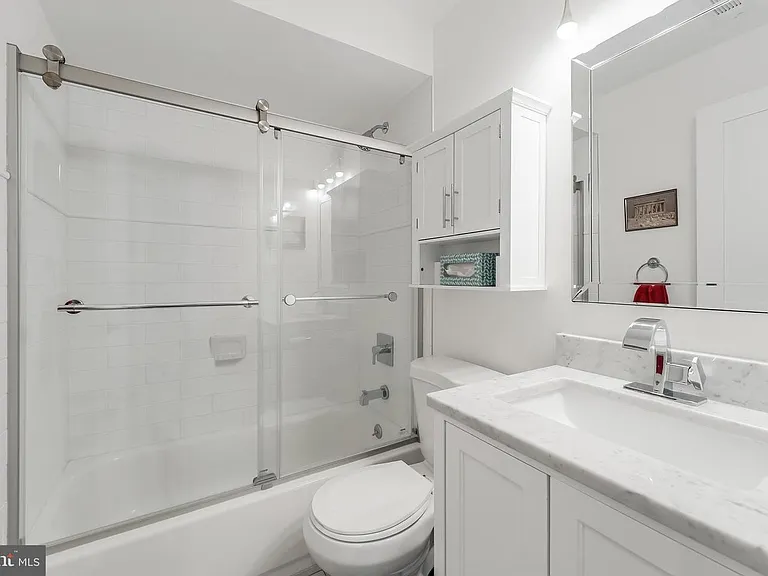 648 F St NE #1 — Photo 5