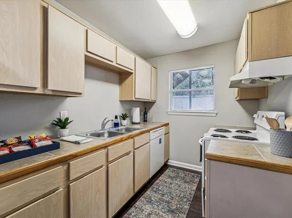 1225 W 25th St #9, Houston, TX 77008