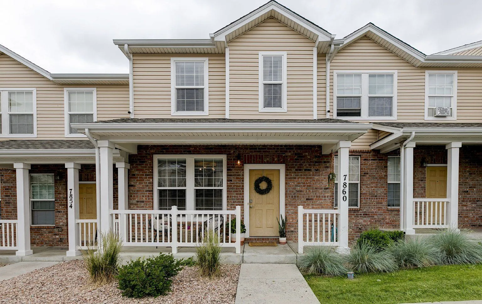 2 bed, 1.5 bath, 1186 sqft, $1,650 — Photo 1