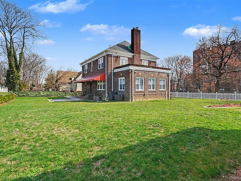 635 E Lincoln Ave — Photo 8