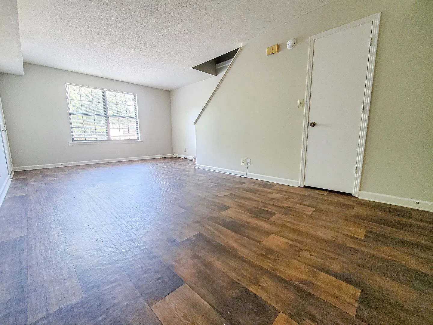 1551 E Knollwood Circle — Photo 4