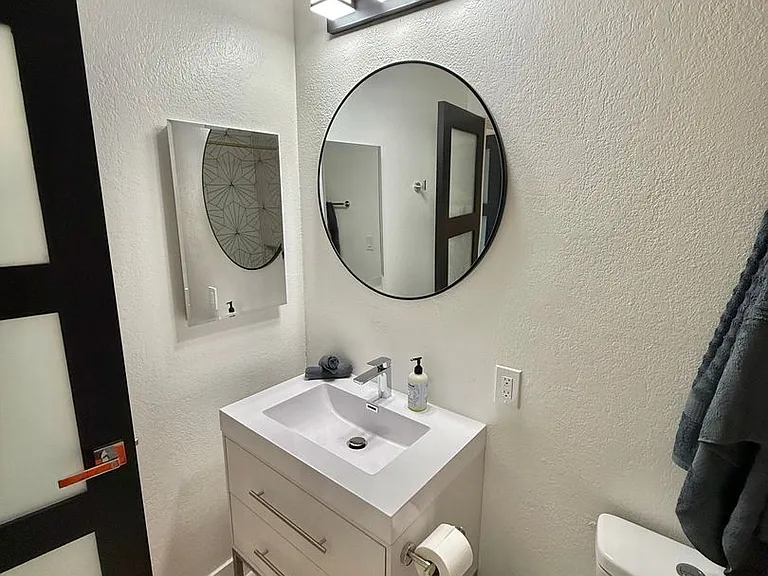 810 E Colter St — Photo 42