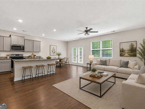 3rd image of 174 Hampton Cir