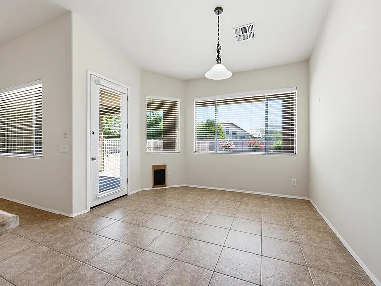 8407 W Myrtle Ave — Photo 11