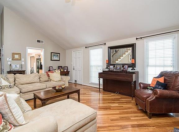 4th image of 11109 Sevilla Ct
