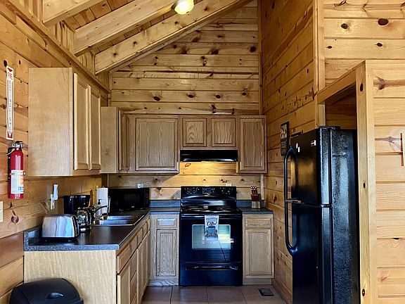 5th image of 170 Getaways Rd