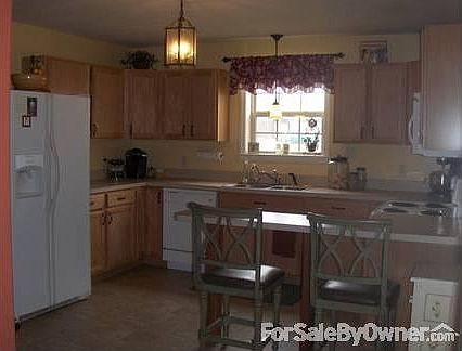 Huge Kitchen 13x15 : Island, Built in Dishwasher, Microwave & Oven, Refrigerator, Garbage Disposal