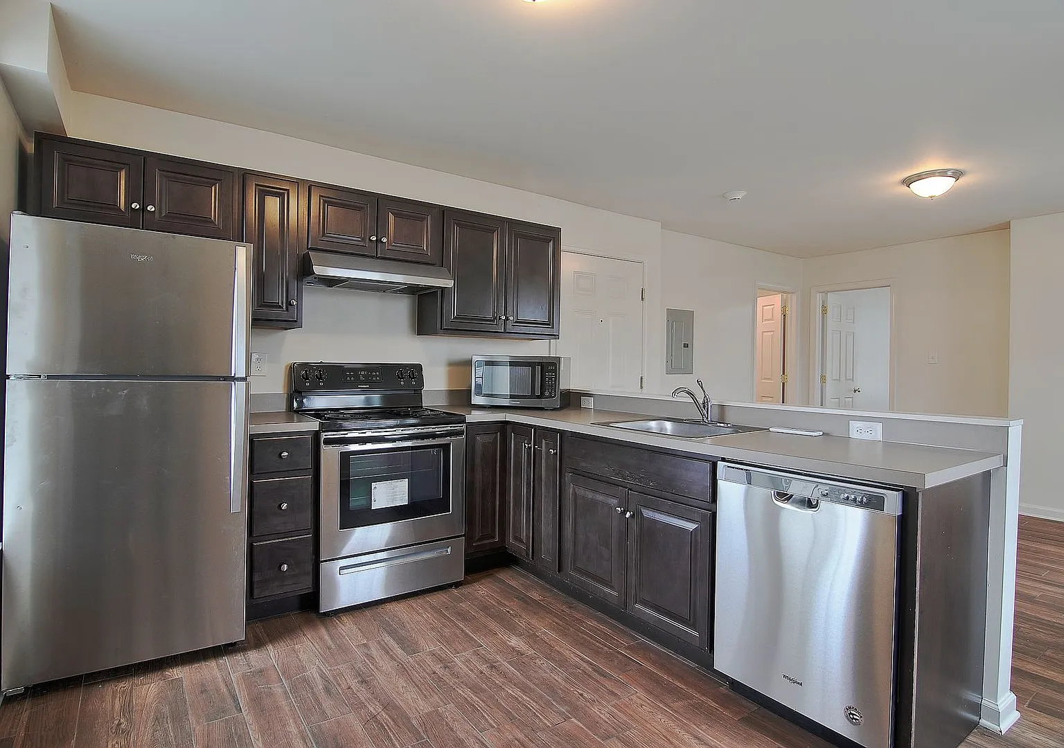 990 East High St — Photo 2