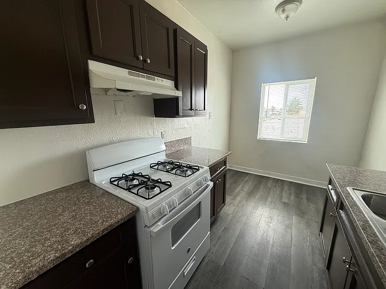 329 W Magnolia St #6 — Photo 8