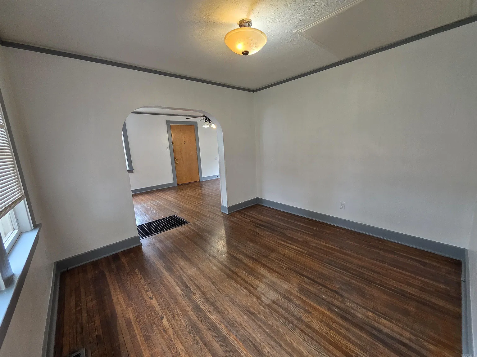 2 bed, 1.0 bath, 1068 sqft, $1,095 — Photo 3