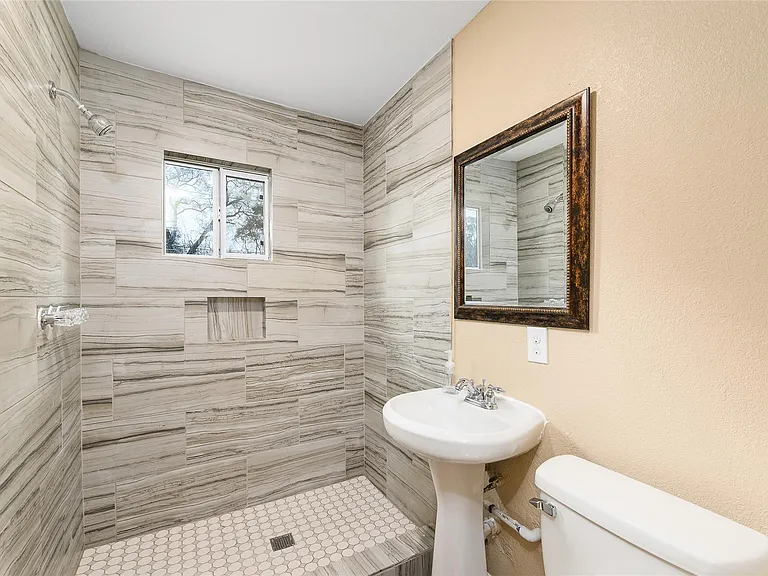 3938 Daphne St — Photo 6