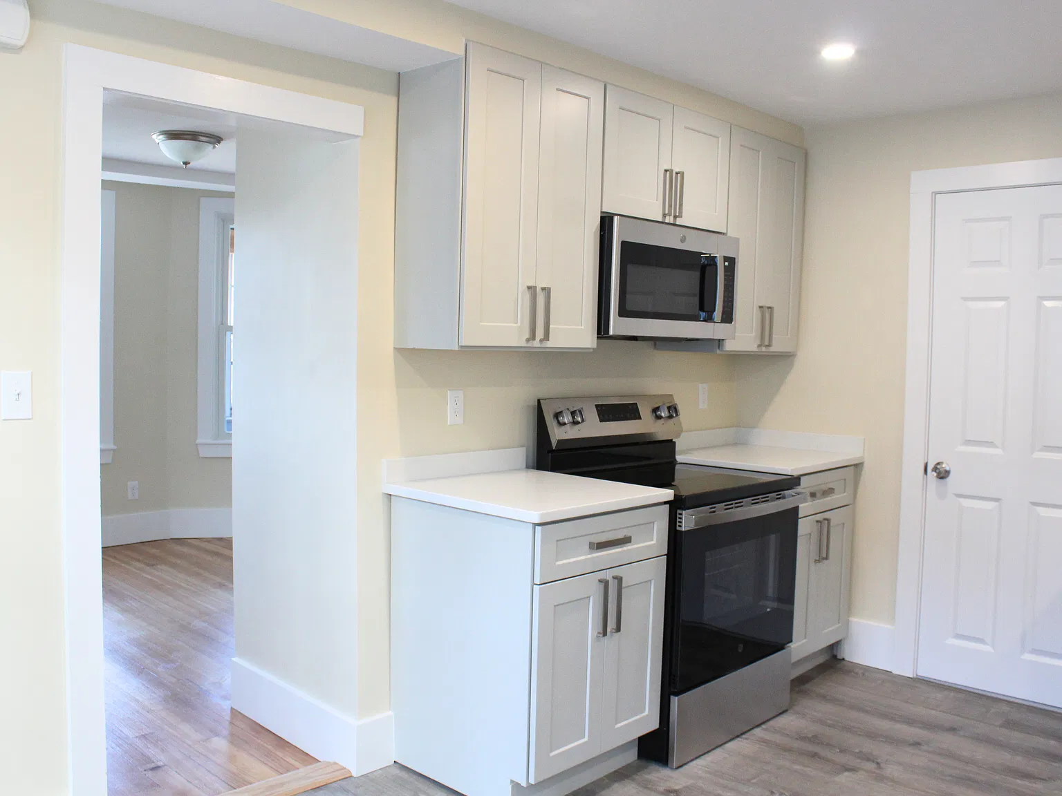 2 bed, 700 sqft, $2,500 — Photo 3
