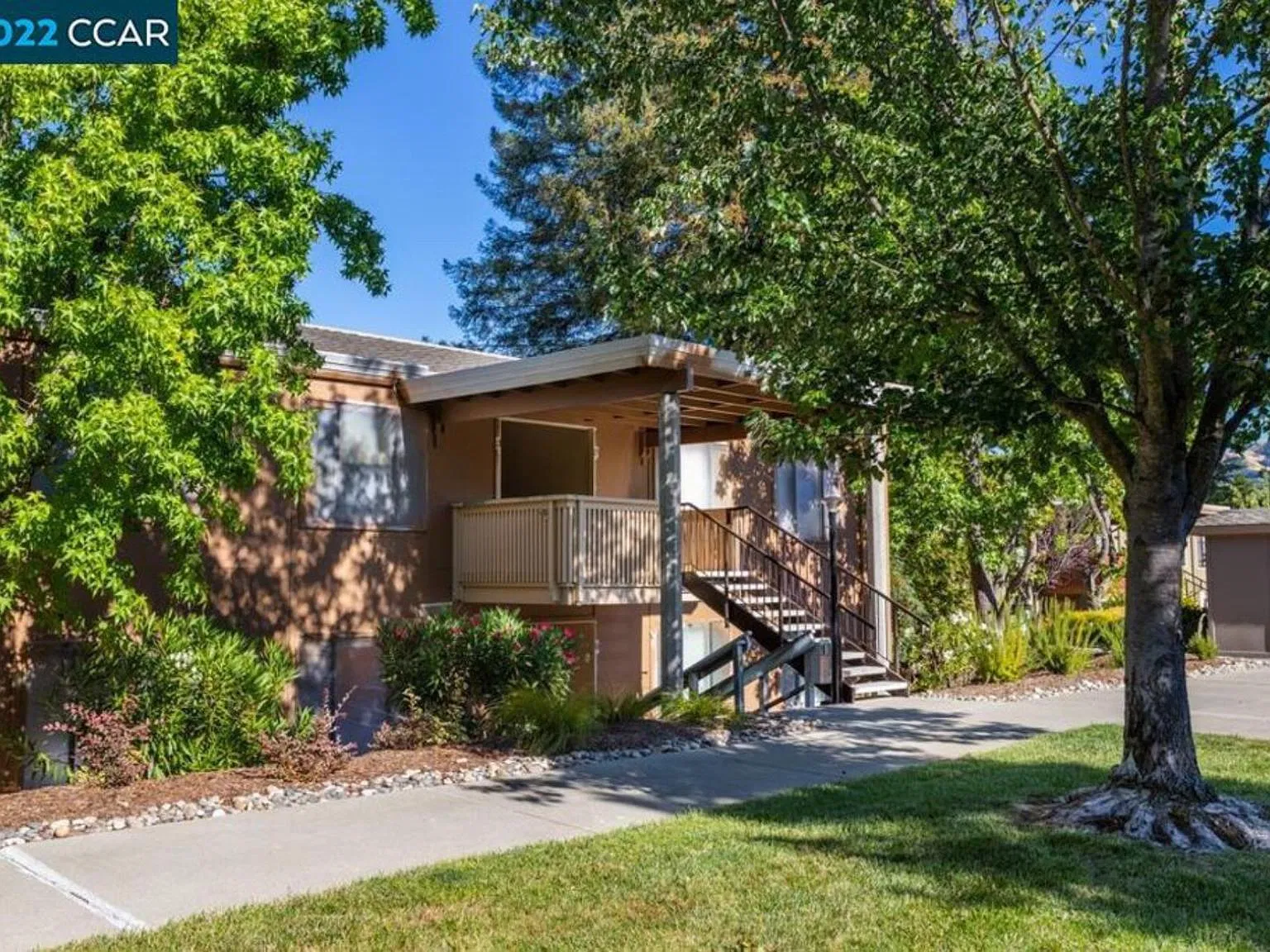 1548 Golden Rain Rd — Photo 4