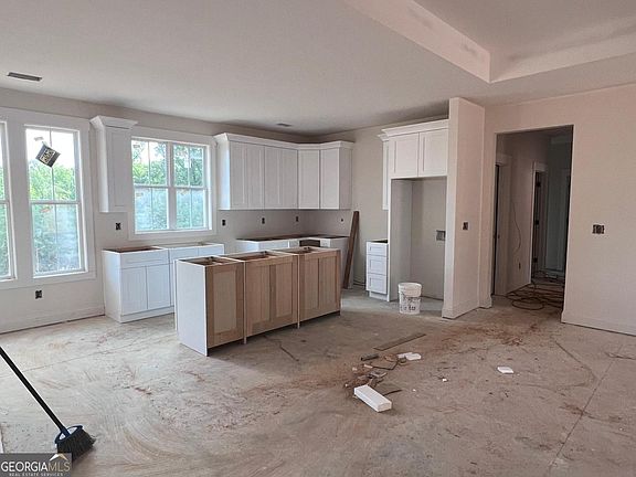 2nd image of 616 Lake Laurel Rd