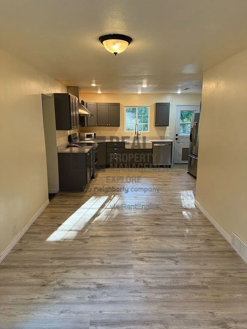 4 bed, 2.5 bath, 1930 sqft, $2,750 — Photo 3
