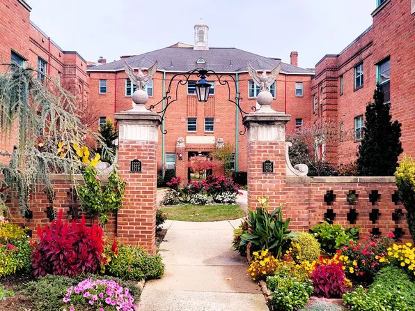 Wakefield Manor Apartments