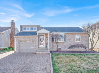 672 8th St, Secaucus, NJ 07094