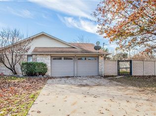 1201 Wayne Dr, Round Rock, TX 78664